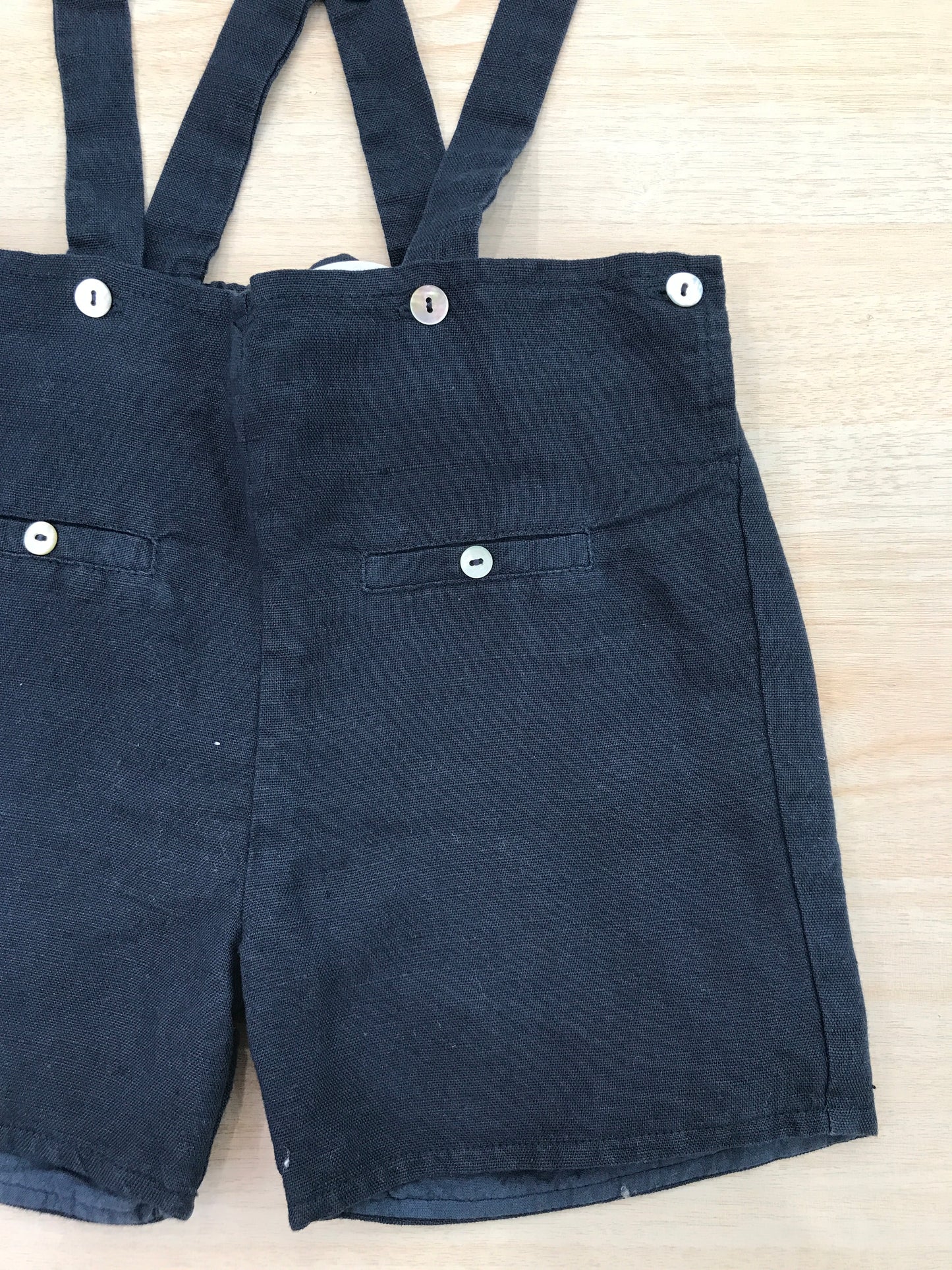 Salopette Laranjinha in cotone blu scuro con bretelle e tasche sul davanti