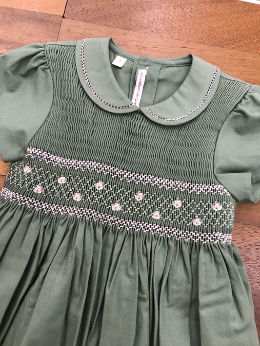 Abitino Les Enfants de Gisele in cotone caldo verde mezza manica punto smock sul corpetto e rose rosa ricamate