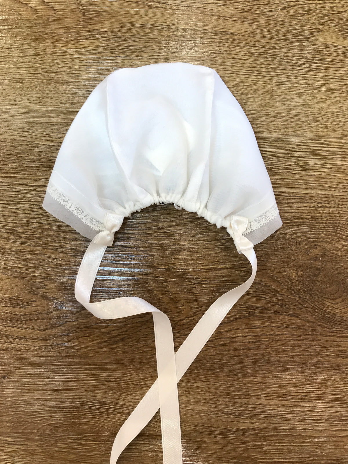 Cuffia Piccola Giuggiola in organza in seta panna conm valancienne