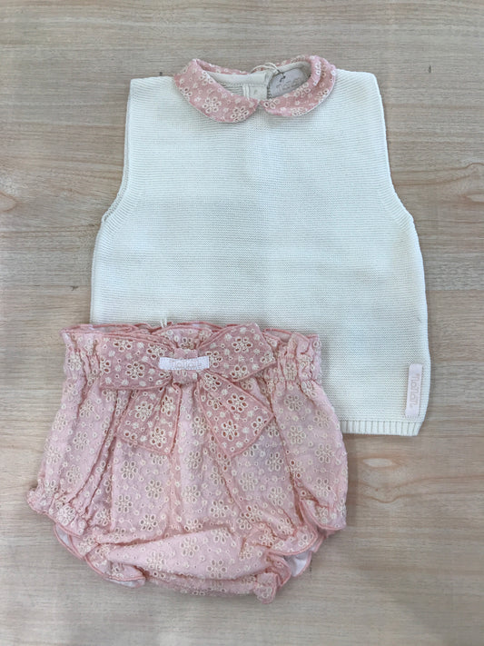 Completo Nanan due pezzi in filo di cotone smanicato con colletto in san gallo rosa culotte in san gallo con fiocco
