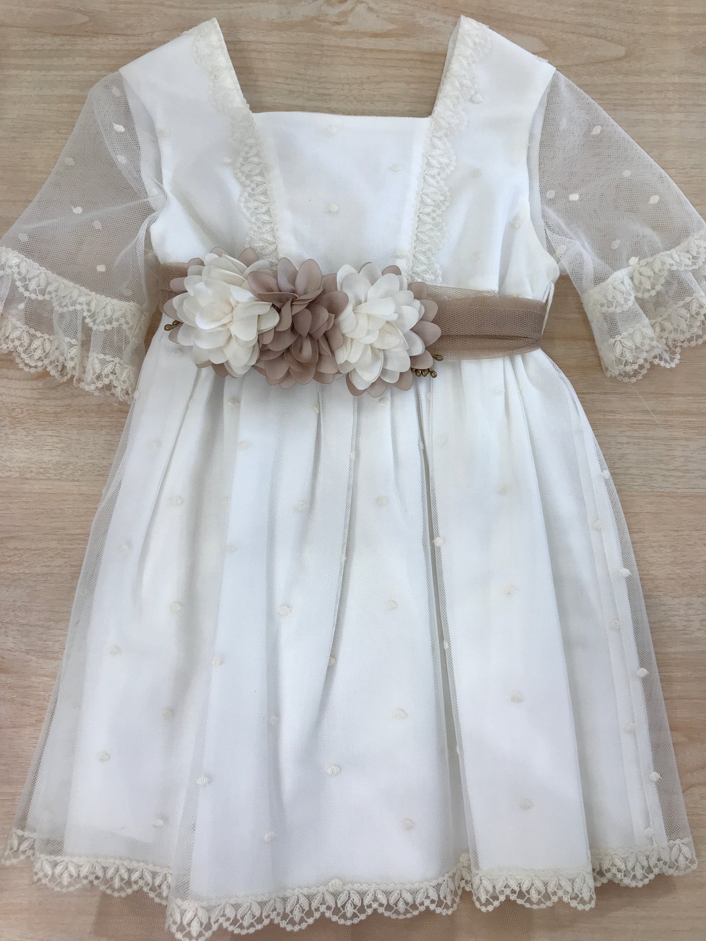 Abito Paz Rodriguez in cotone con tulle con manica velata con rifiniture in pizzo con fascia in vita con fiori