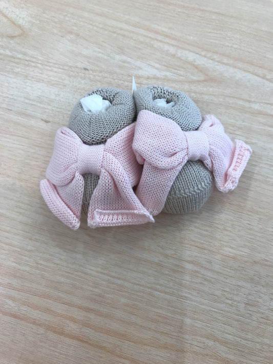 Babbucce Bebè di Almy in filo tortora con fiocco rosa