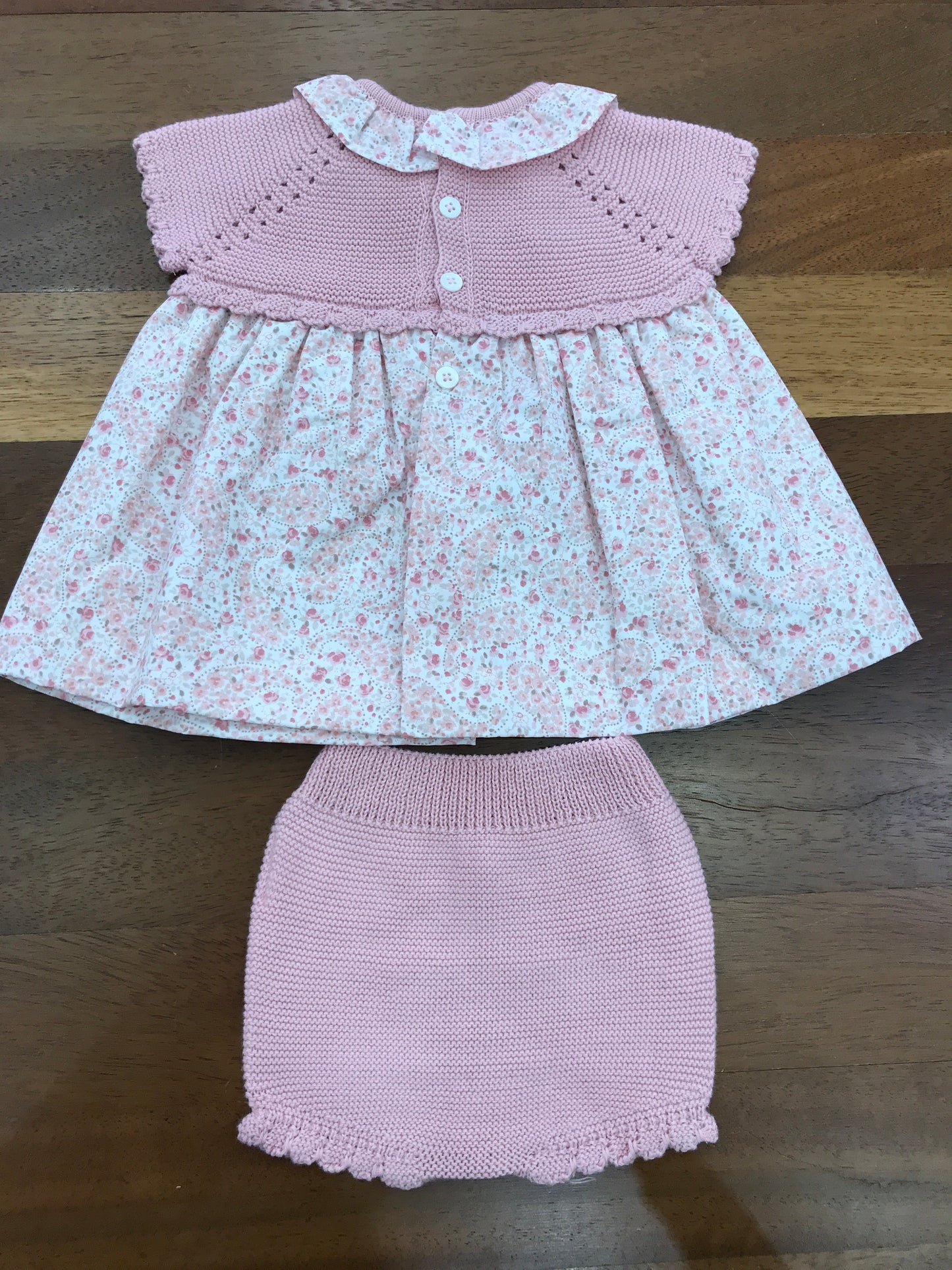 Completo PCS in filo due pezzi abitino con corpetto rosa mezza manica decori floreali con culotte abbinata