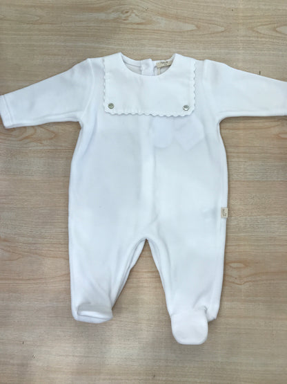 Tutina Baby Gi bianca in ciniglia intera con collo quadrato effetto bavetta smerlata