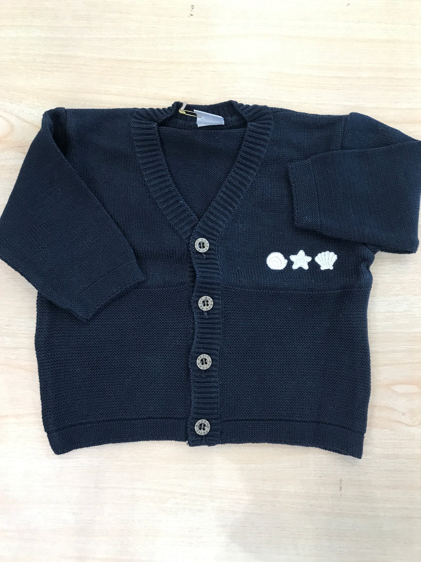Cardigan Petit Bateau in filo di cotone con collo a v e ricamo di conchiglie sul davanti