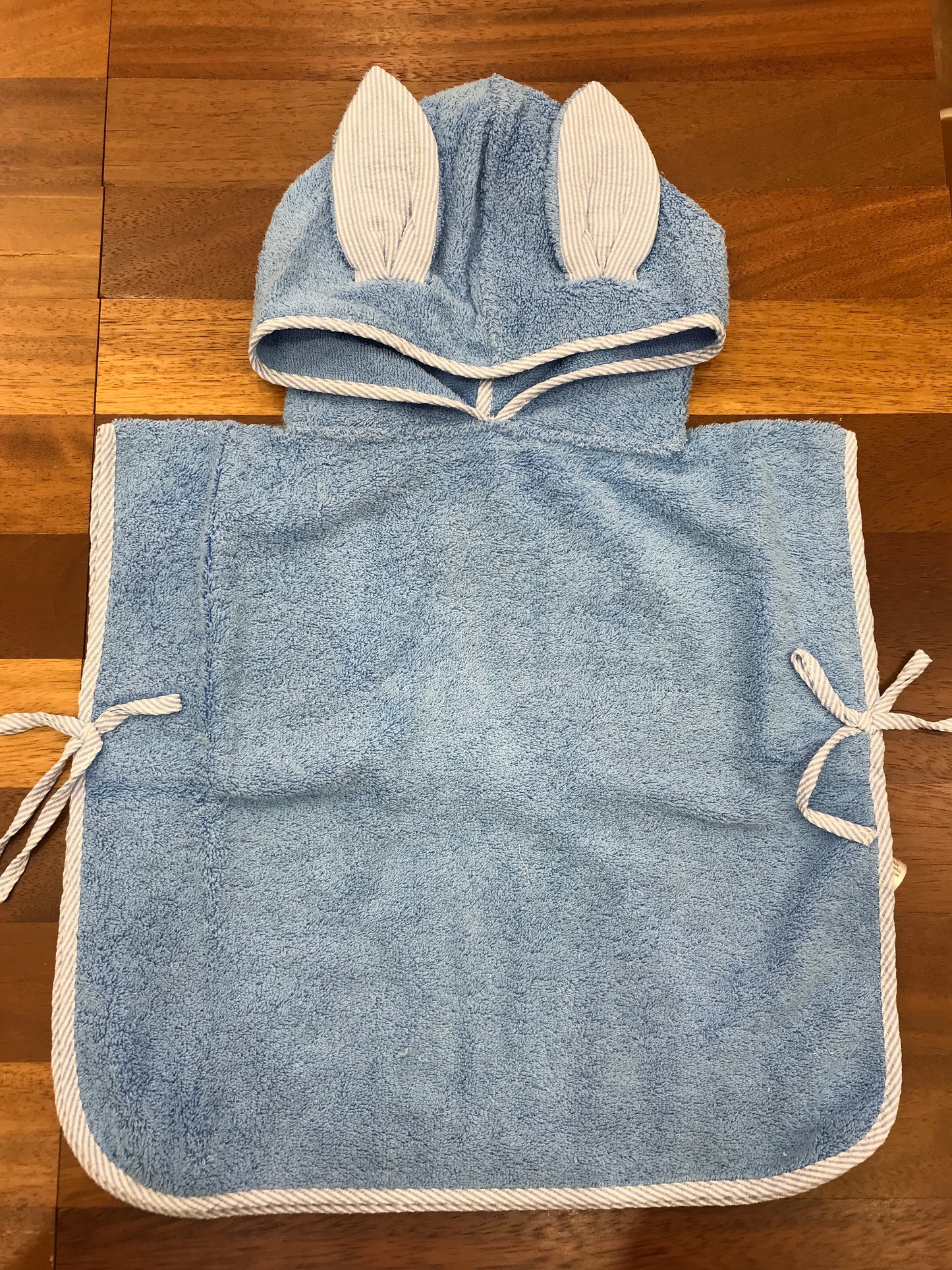 Poncho Paz Rodriguez in spugna con cappuccio con orecchie e lacci laterali
