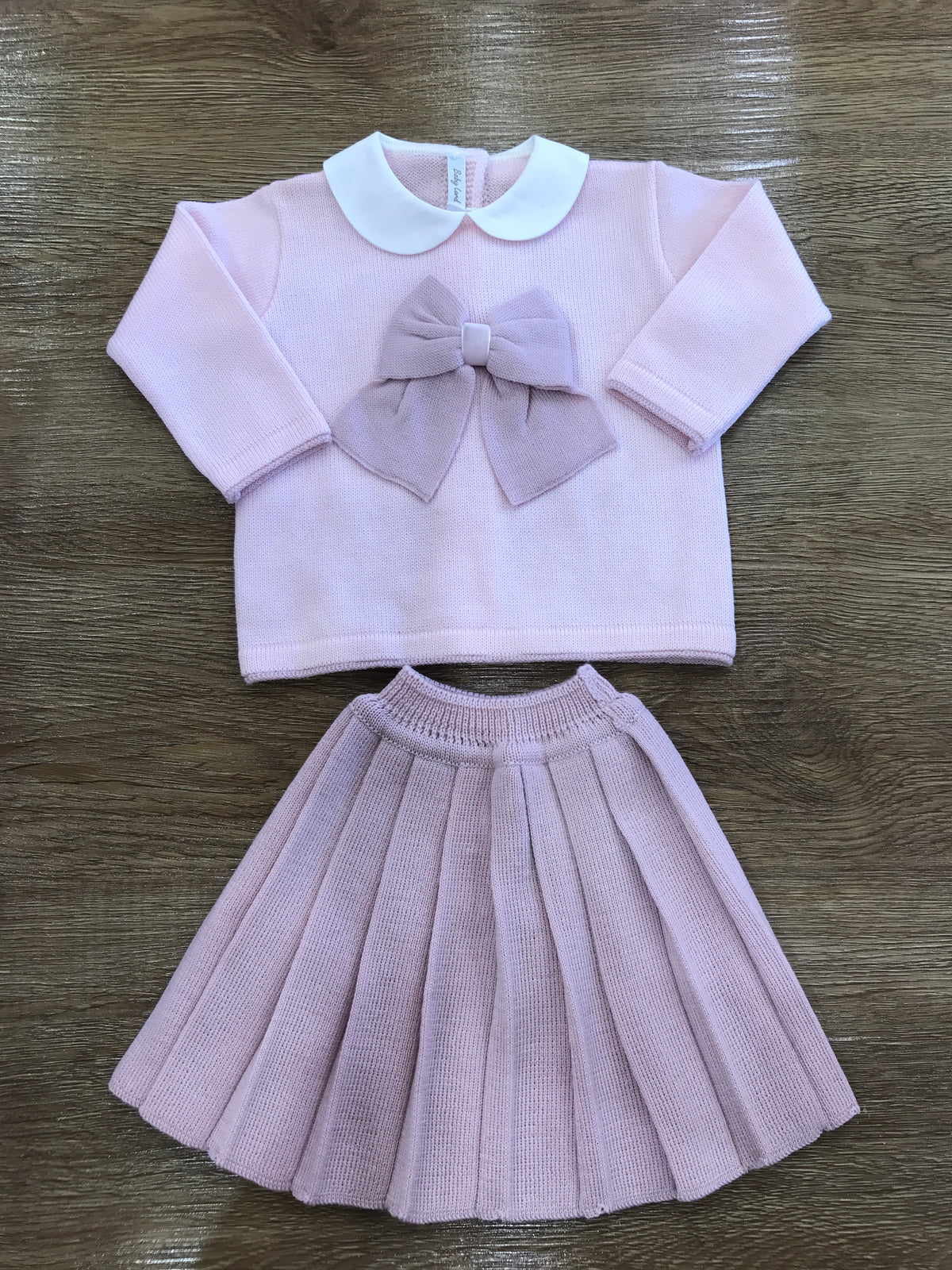 Completo Baby Lord in lana due pezzi rosa e rosa antico con fiocco centrale e gonna plissettata