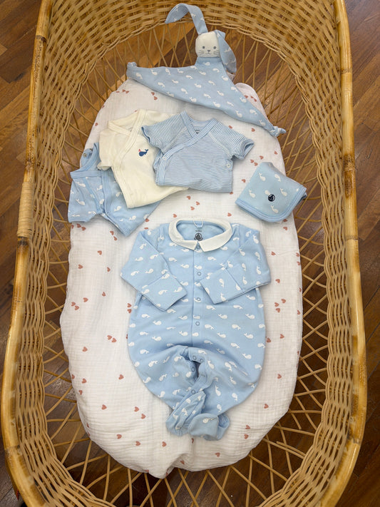 Coordinato nascita Petit Bateau celeste in cotone con balene bianche