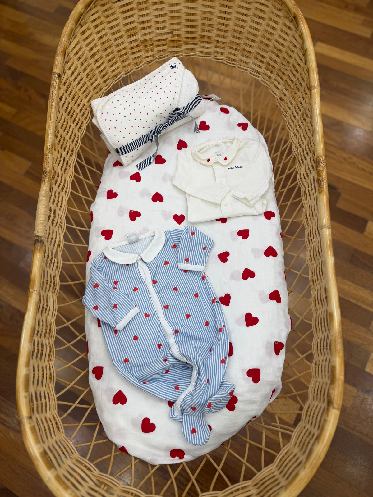 Coordinato nascita Petit Bateau in caldo cotone con righe e cuori rossi