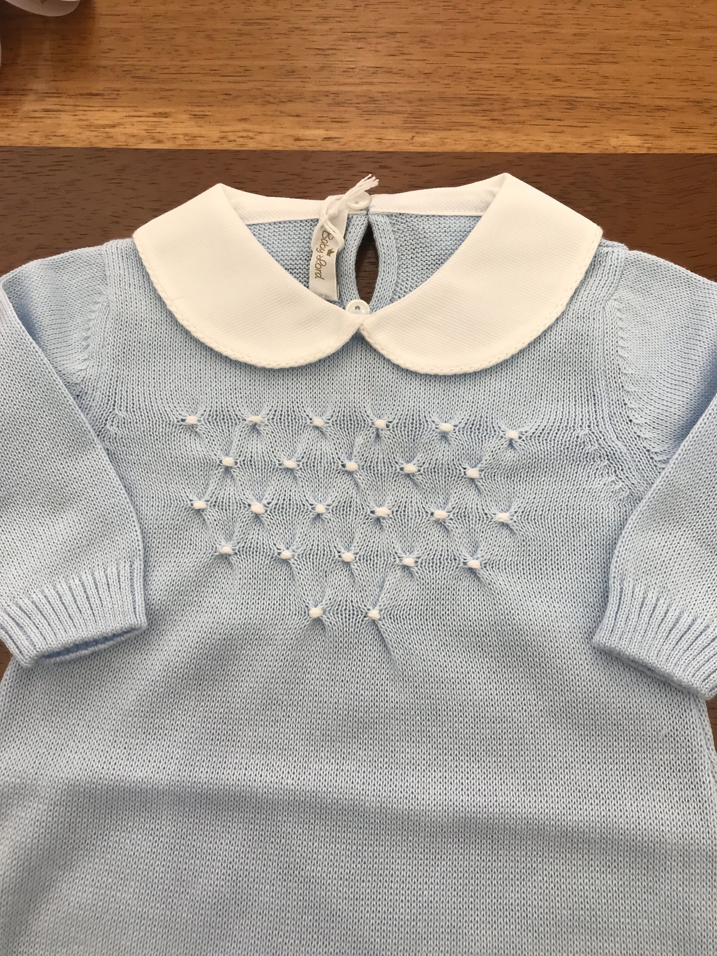 Tutina Baby Lord in filo manica lunga celeste con lavorazione di punto smock bianco sul petto