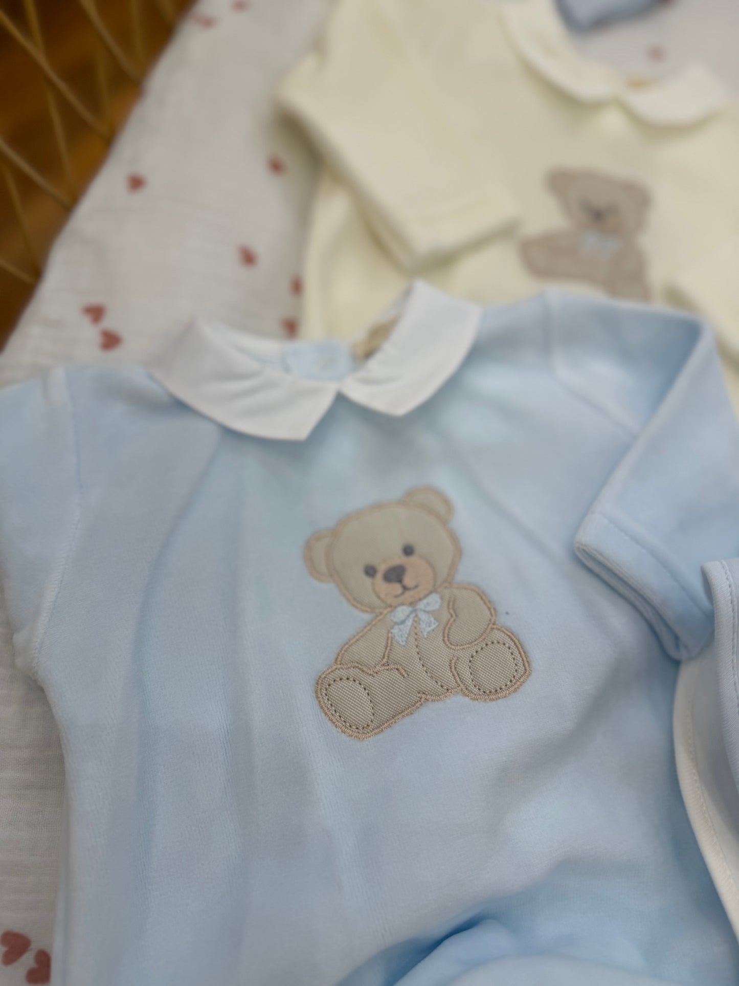 Coordinato nascita Baby Gi in ciniglia con orsetti con fiocchetti
