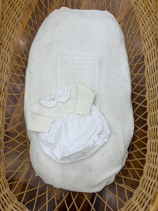 Coordinato nascita PCS in filo panna coperta con lavorazione a maglia con pagliaccetto con lavorazione
