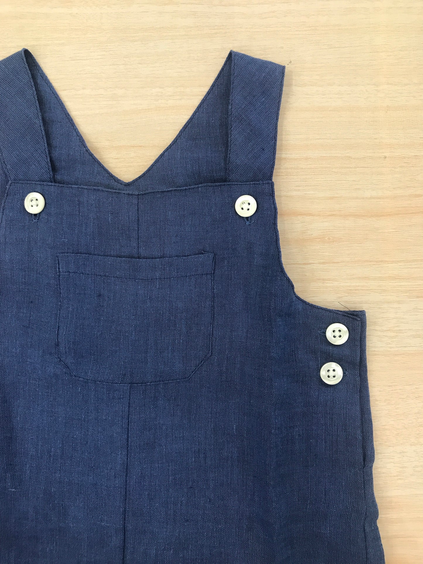 Salopette Les Enfants de Gisele in cotone con taschino sul davanti dal colore blu