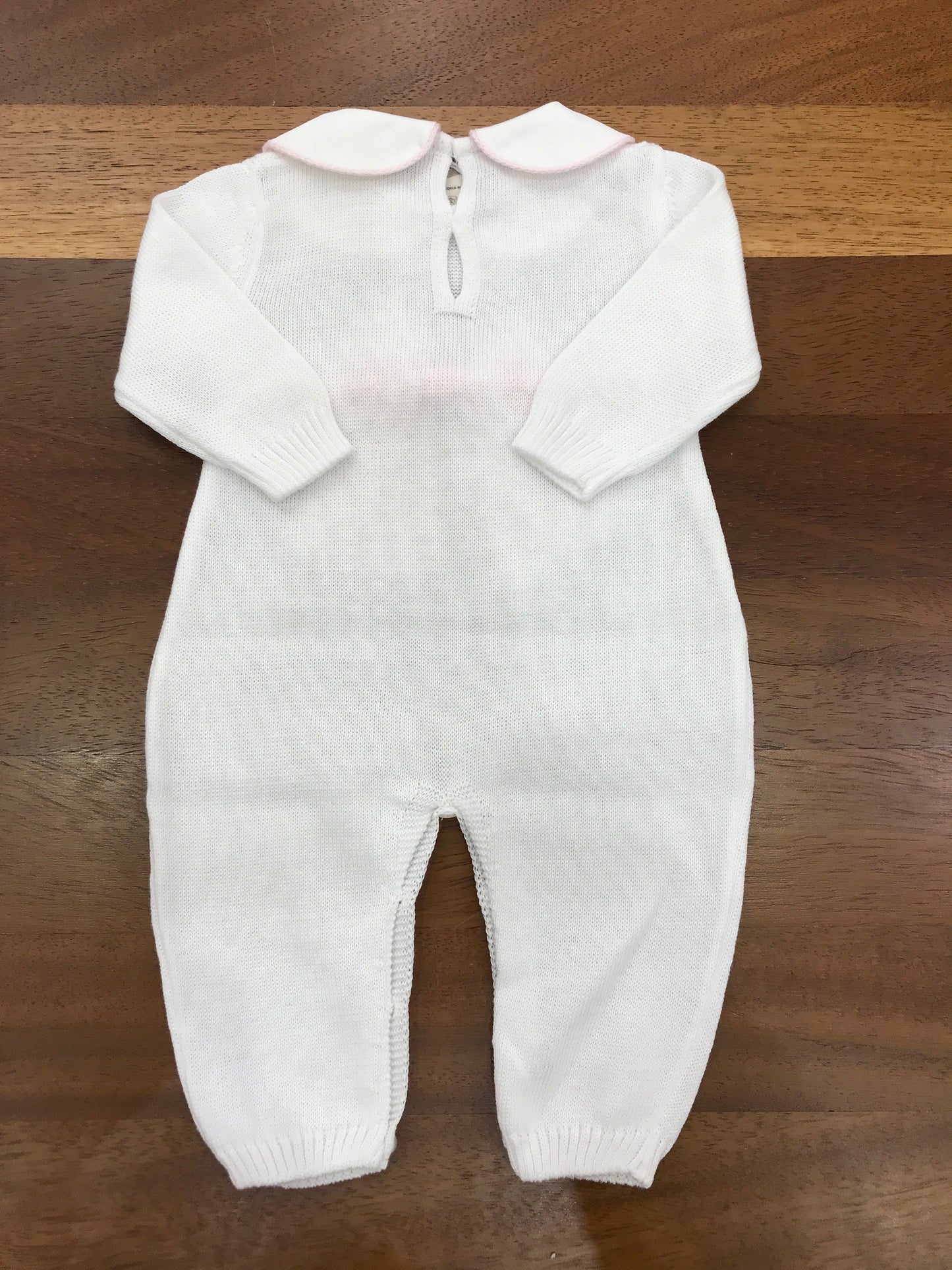Tutina Baby Lord in filo manica lunga collo tondo bianco rifinito in rosa con fiocco applicato sul davanti in rosa