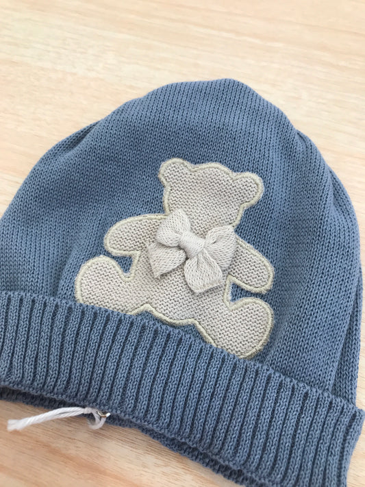 Cappello Baby Lord in filo avio con risvolto con orsetto tortora sul davanti