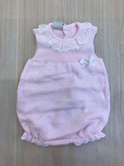 Pagliaccetto Paz Rodriguez in filo rosa smanicato con lavorazione a maglia e collo con rusche