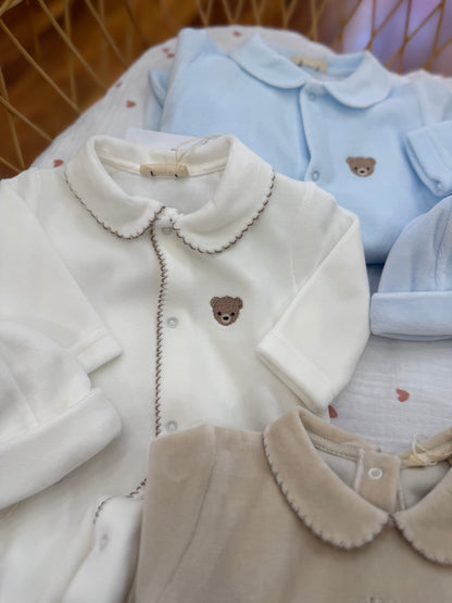 Coordinato nascita Baby Gi in ciniglia con piccoli orsetti ricamati