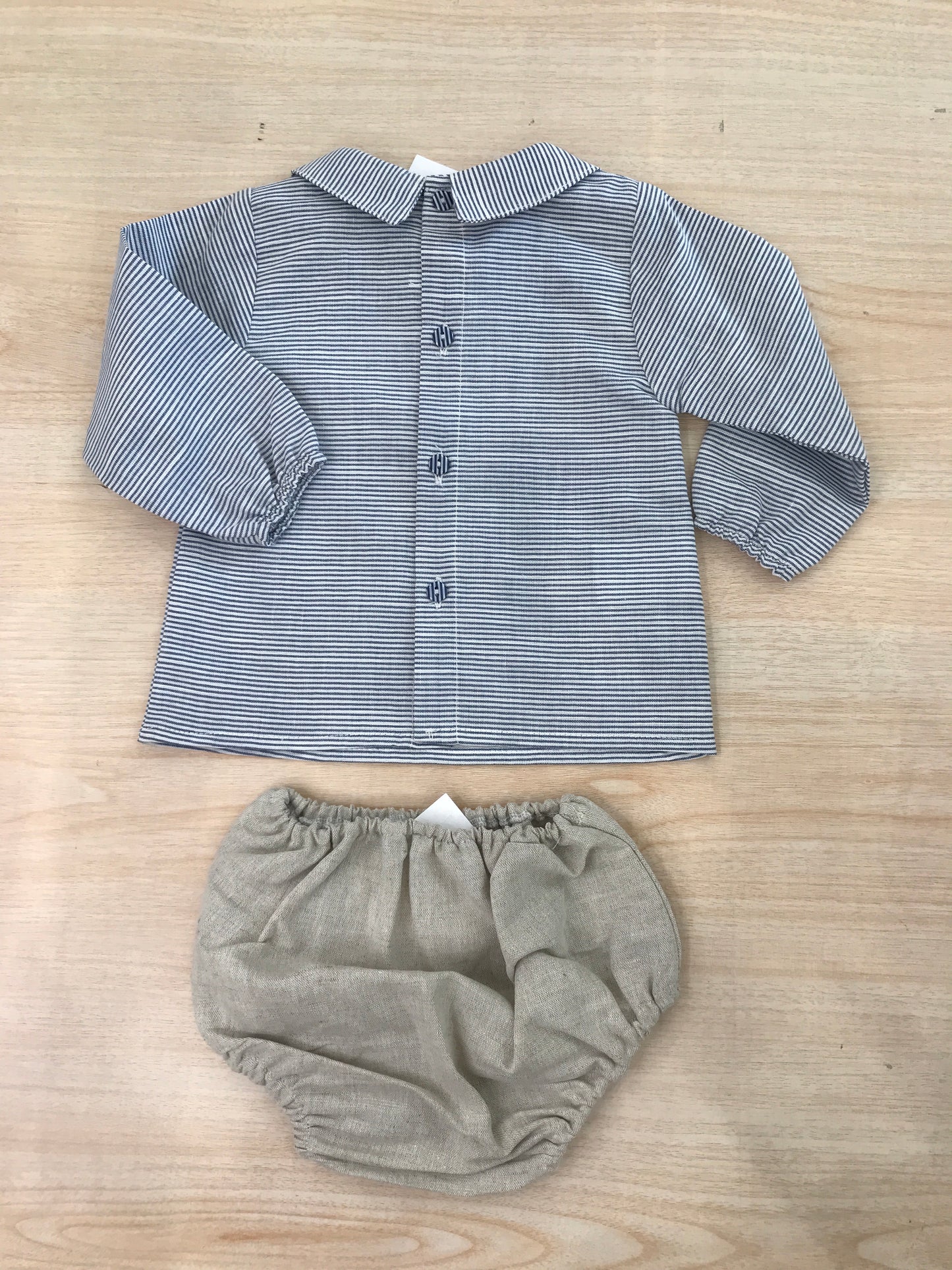 Completo Paloma De La O  in cotone camicia manica lunga con bottoncini sul retro a righe bianche e blu con culotte tortora