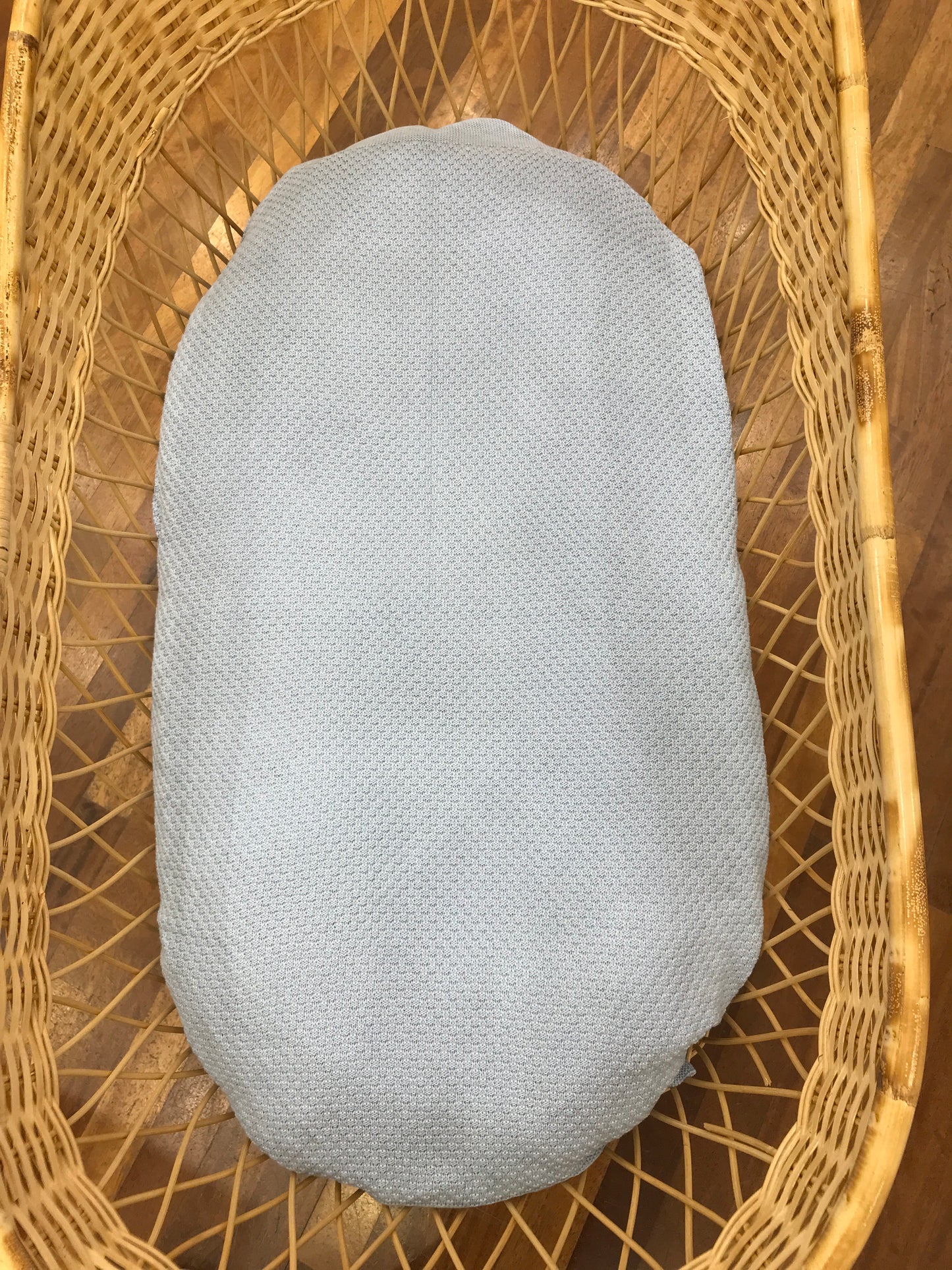 Coperta Paz Rodriguez in filo celeste con lavorazione in maglia