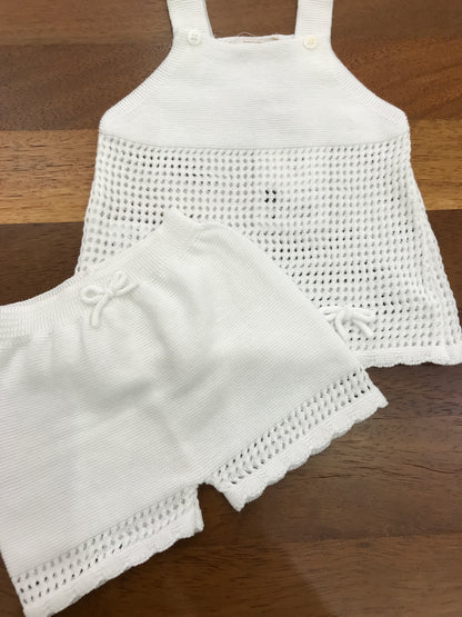 Completo PCS in filo due pezzi bianco traforato con bretelle con pantalone corto