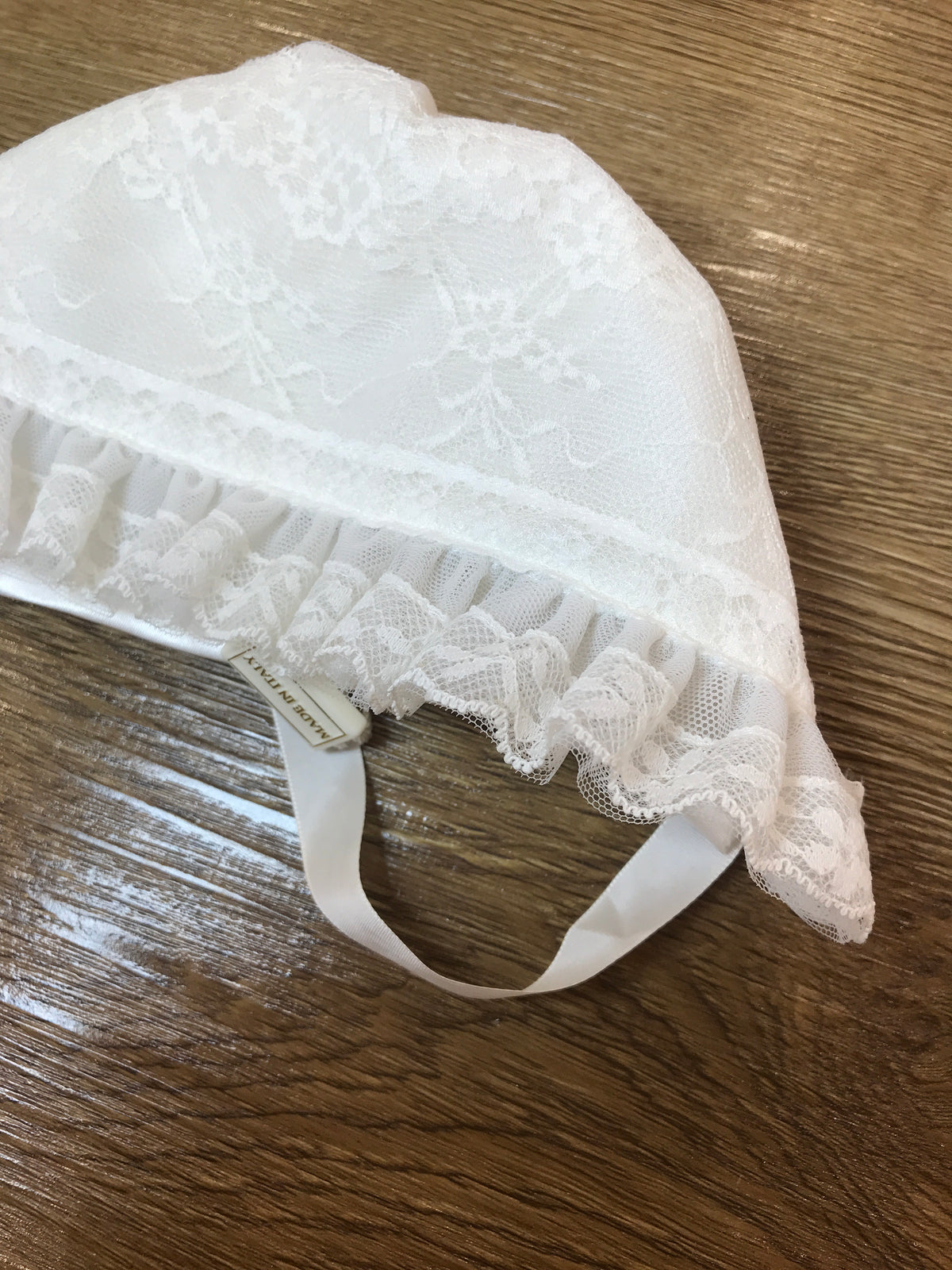 Cuffia Aletta panna in cotone con applicazione di pizzo e laccio