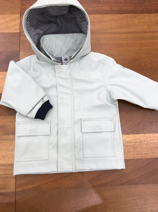 Giubbotto Impermeabile Petit Bateau verde con cappuccio con zip e strappo e tasche sul davanti