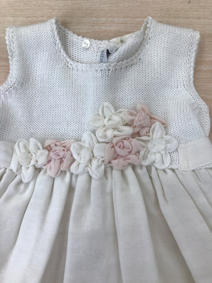 Abito Colibrì in cotone con corpetto in filo bianco con applicazione id fiori bianchi e rosa con fiocco sul retro