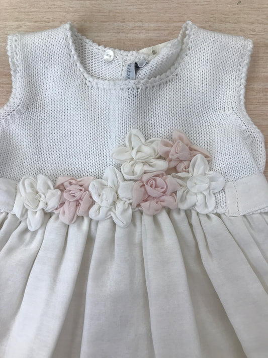 Abito Colibrì in cotone con corpetto in filo bianco con applicazione id fiori bianchi e rosa con fiocco sul retro