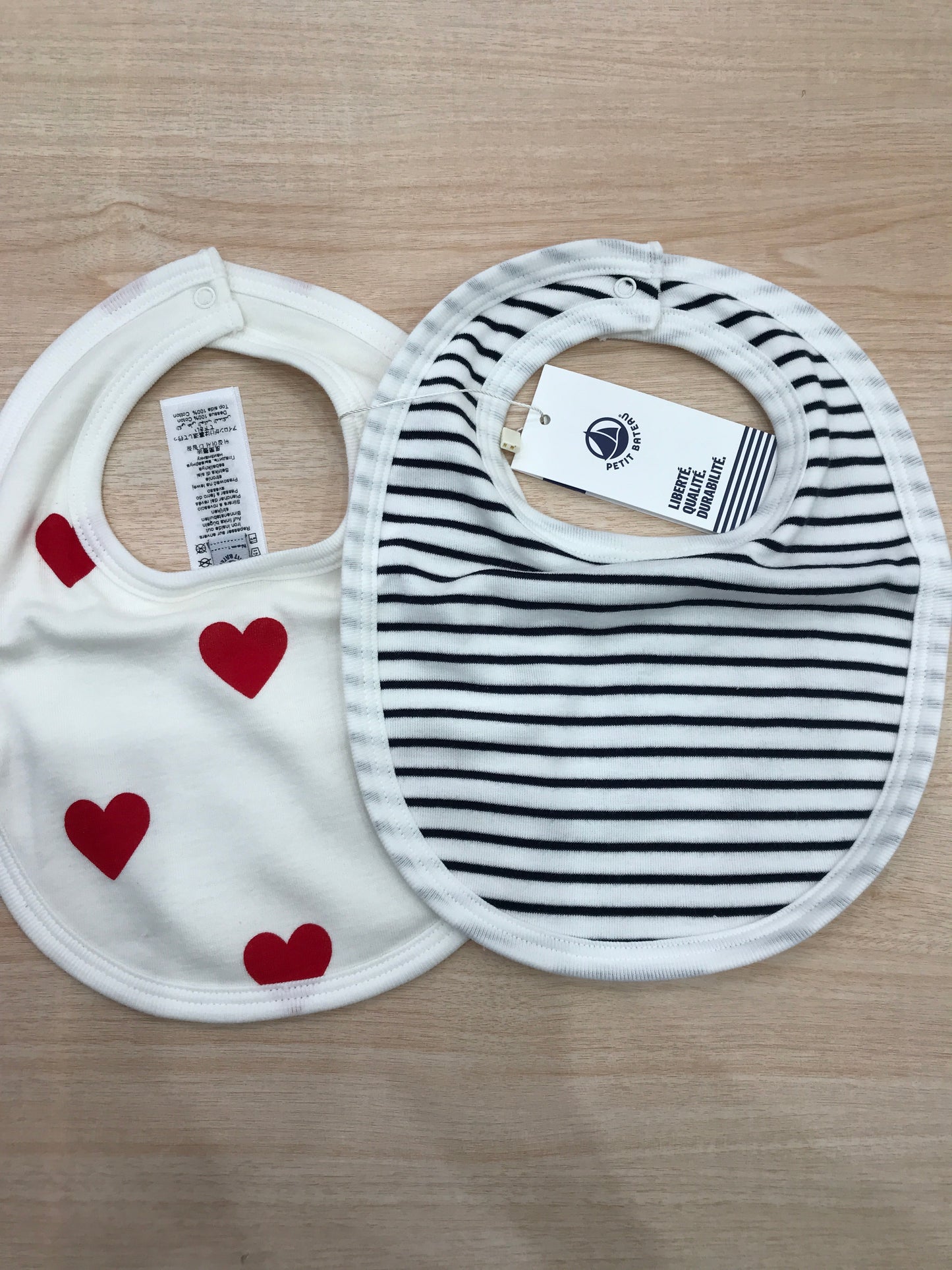 Bavetta Petit Bateau in cotone e spugna duo a cuoricini e righe blu