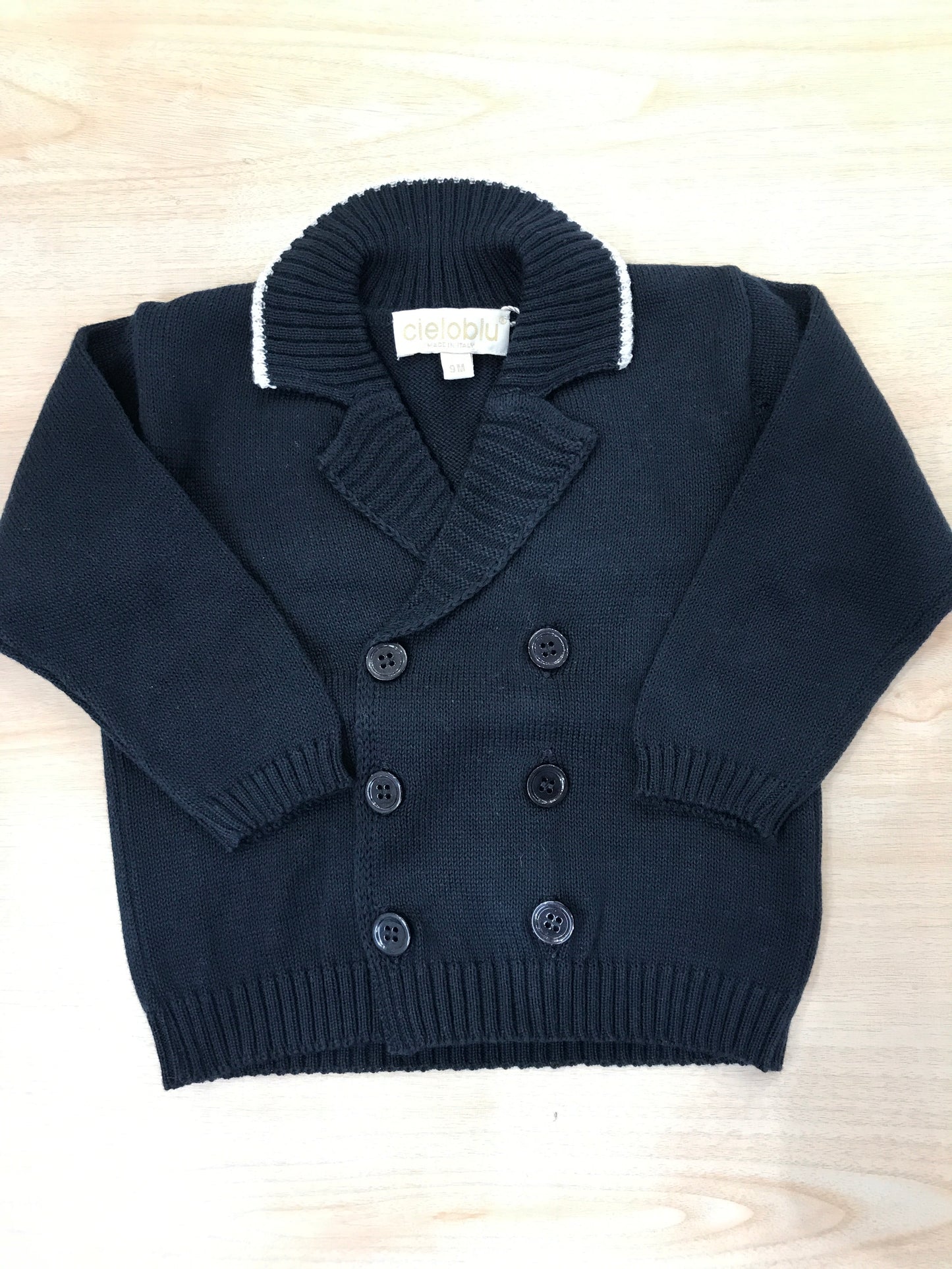 Cardigan Cielo Blu in filo blu scuro con bottoncini sul davanti colletto rifinito in bianco