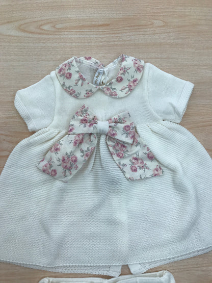 Completo Baby Lord in filo due pezzi panna con fiocco centrale con fiori e collo tondo con fiori