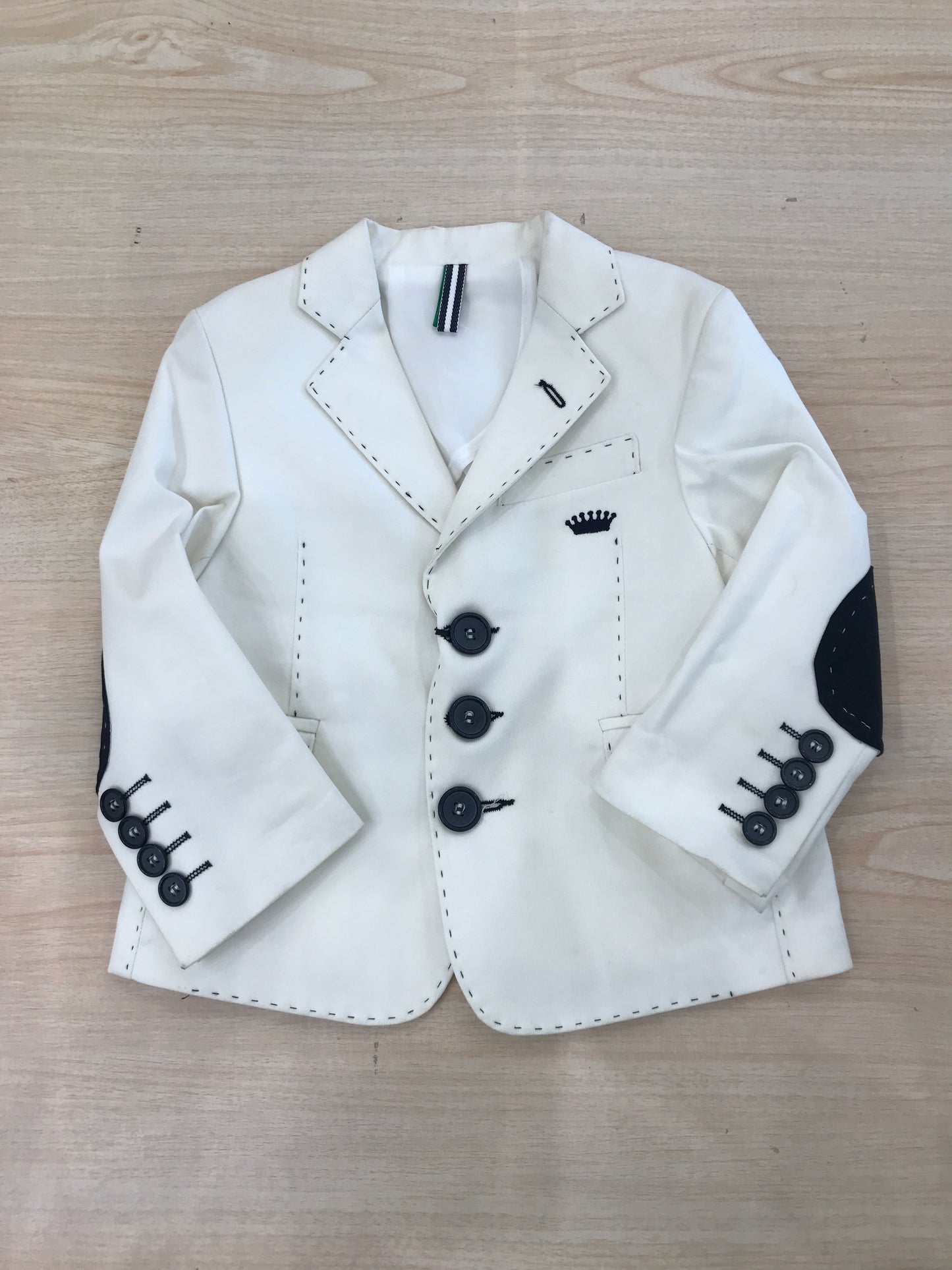 Giacca Sweet Baron in cotone bianco con rifiniture blu scuro con toppe blu
