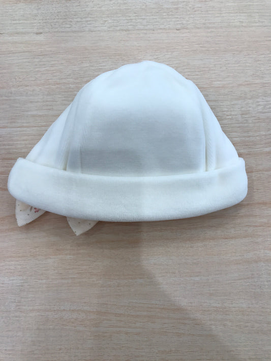 Cappello Baby Gi in ciniglia panna con risvolto e fiocchetto floreale