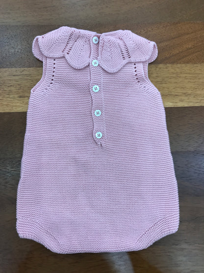 Pagliaccetto PCS in filo di cotone rosa con collo con rouche traforata