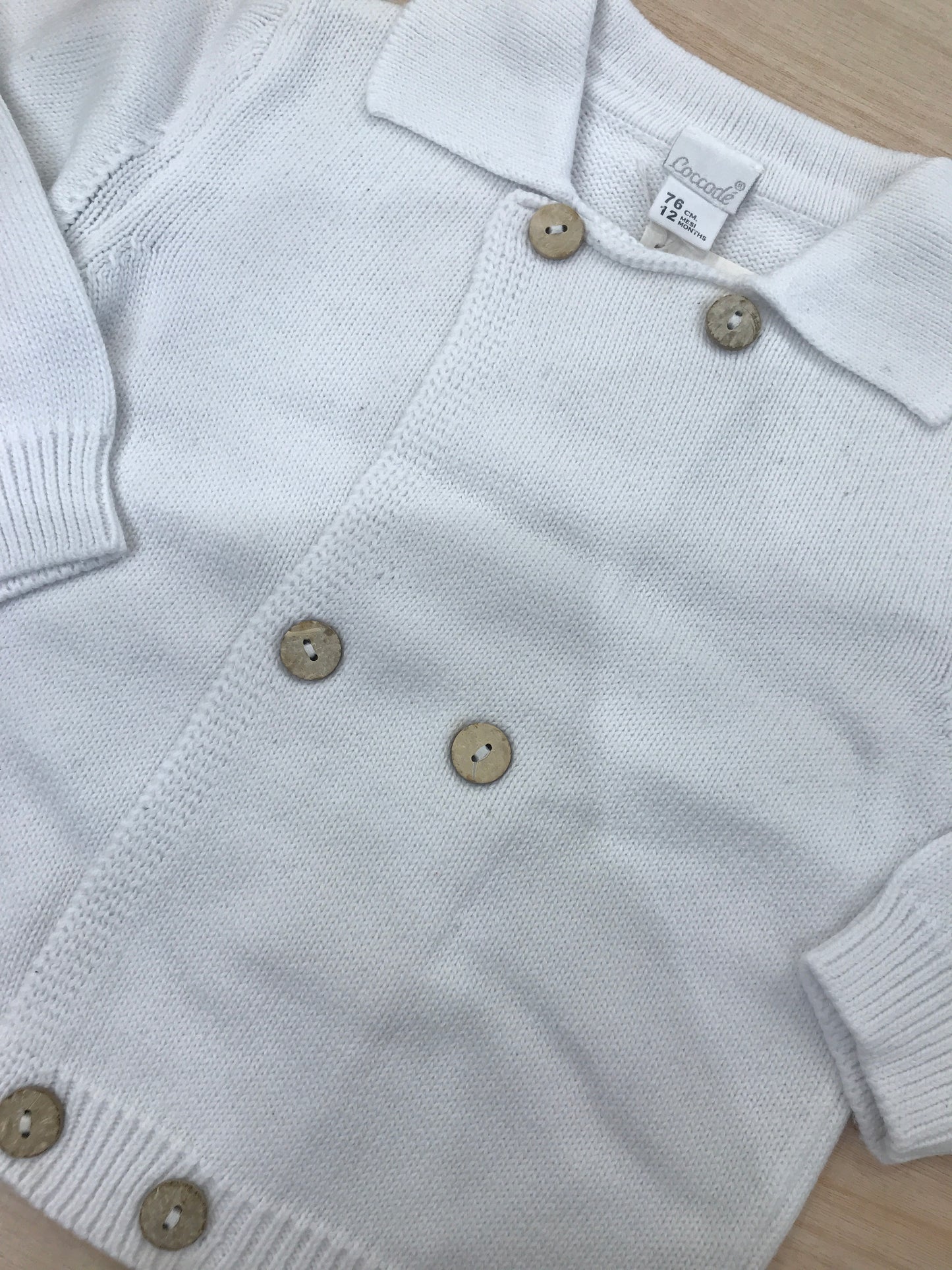 Cardigan Coccodè in filo bianco con bottoncini sul davanti