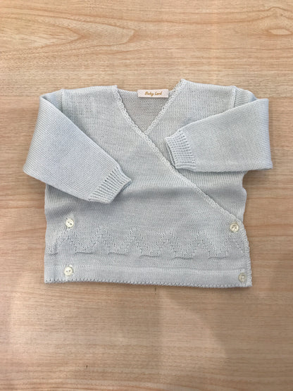 Cardigan Baby Lord in filo di cotone con abbottonatura incrociata con un lavoro traforato al bordo