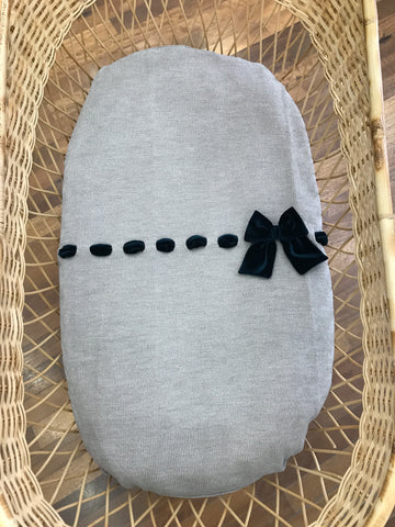Coperta Baby Lord in lana tortora con passanastro e fiocco in velluto verde
