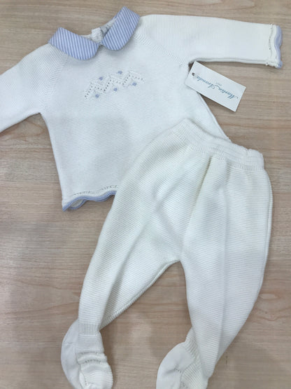 Tutina Martin Aranda in filo bianca con rifiniture celesti con piedini con lavorazione sul davanti