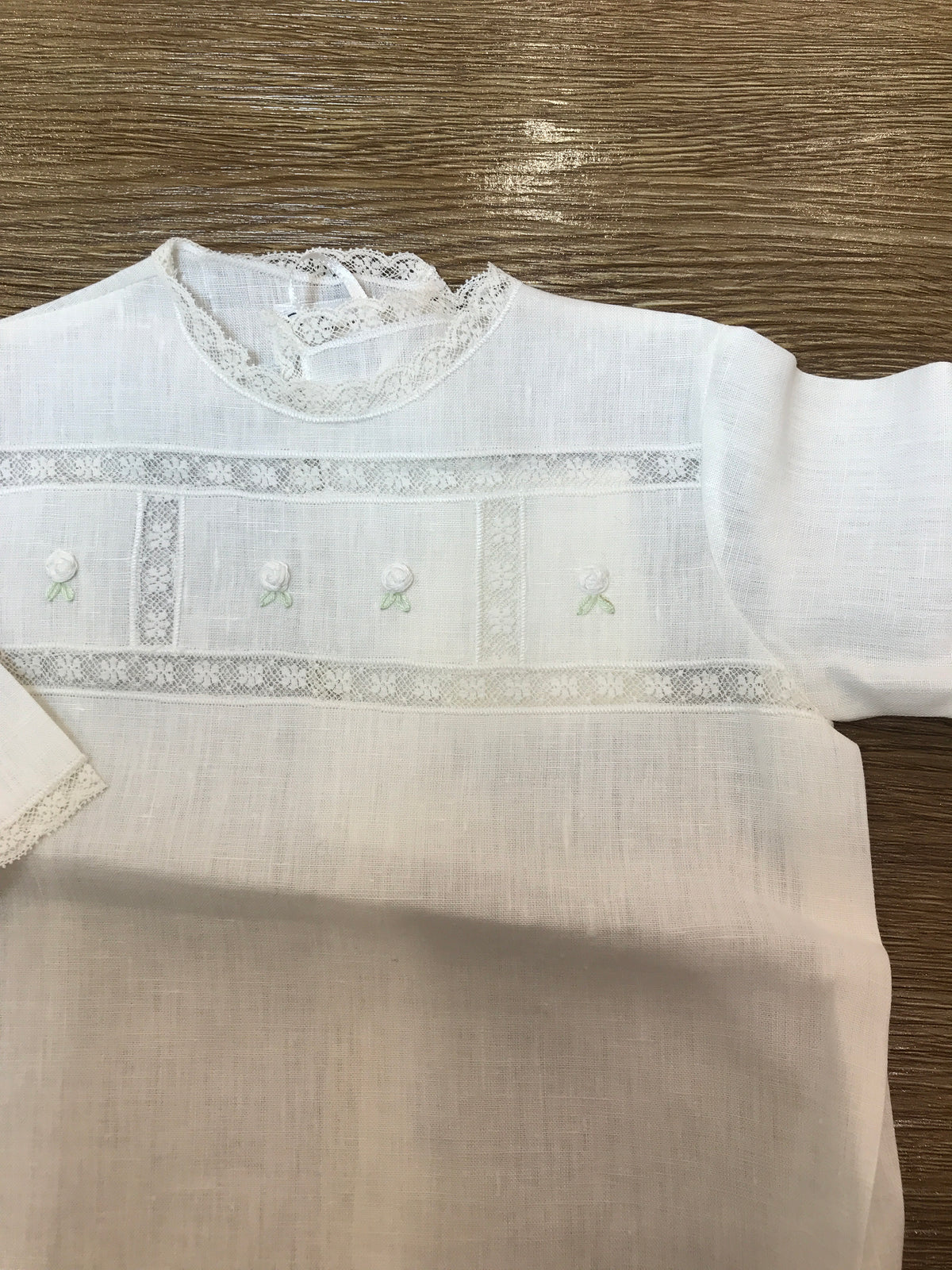 Camicino Piccola Giuggiola in lino manica lungo con applicazione di valancienne e piccoli fiorellini