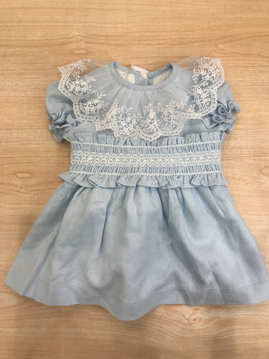 Abito Fofettes in cotone mezza manica a sbuffo con collo rifinito da una balza in tulle rifinita da pizzo e fascia smerlata lavorata sul davanti chiusa sul retro con fioccone