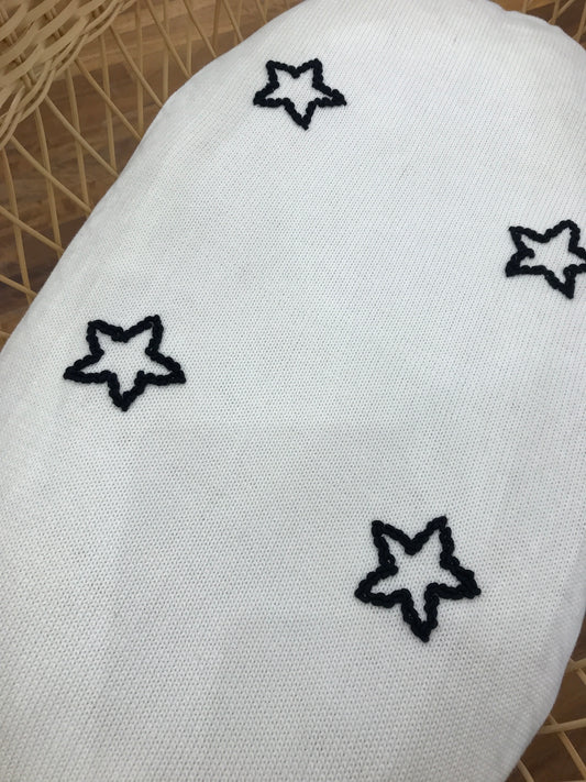 Coperta Colibrì in filo di cotone bianca con punto gambero blu scuro e stelle ricamate sul davanti