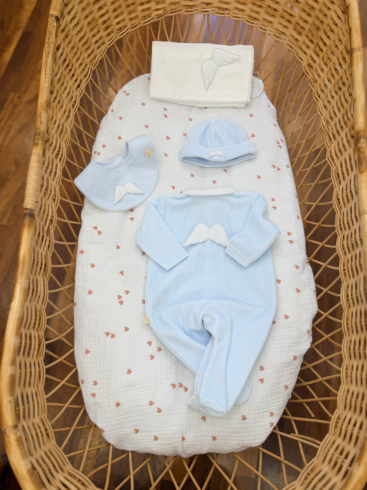 Coordinato nascita Baby Gi in ciniglia celeste con ali bianche