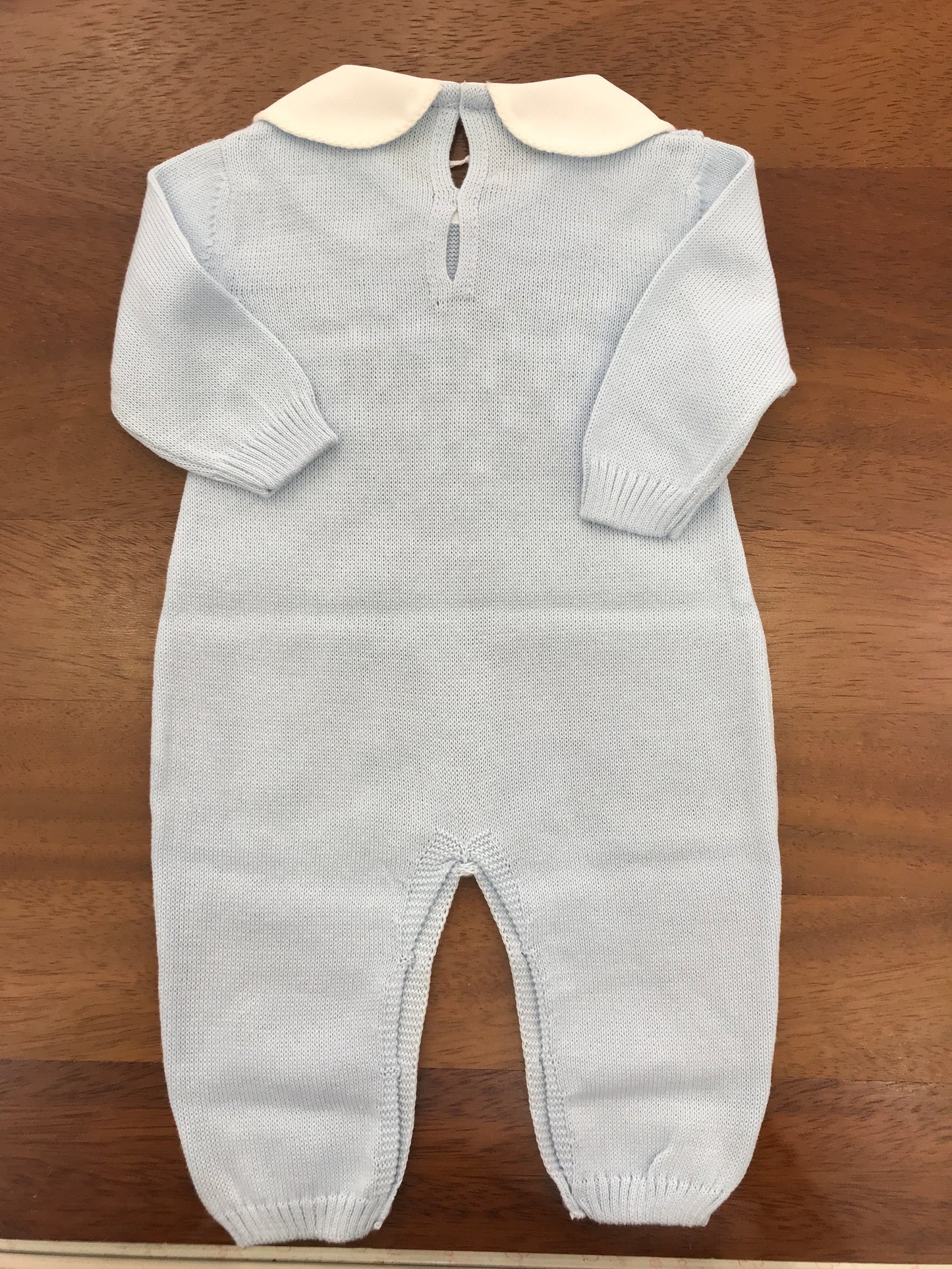 Tutina Baby Lord in filo manica lunga celeste con lavorazione di punto smock bianco sul petto