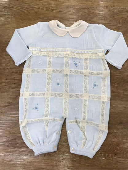 Tutina Ladia in filo di cotone celeste con applicazione di valancienne e roselline
