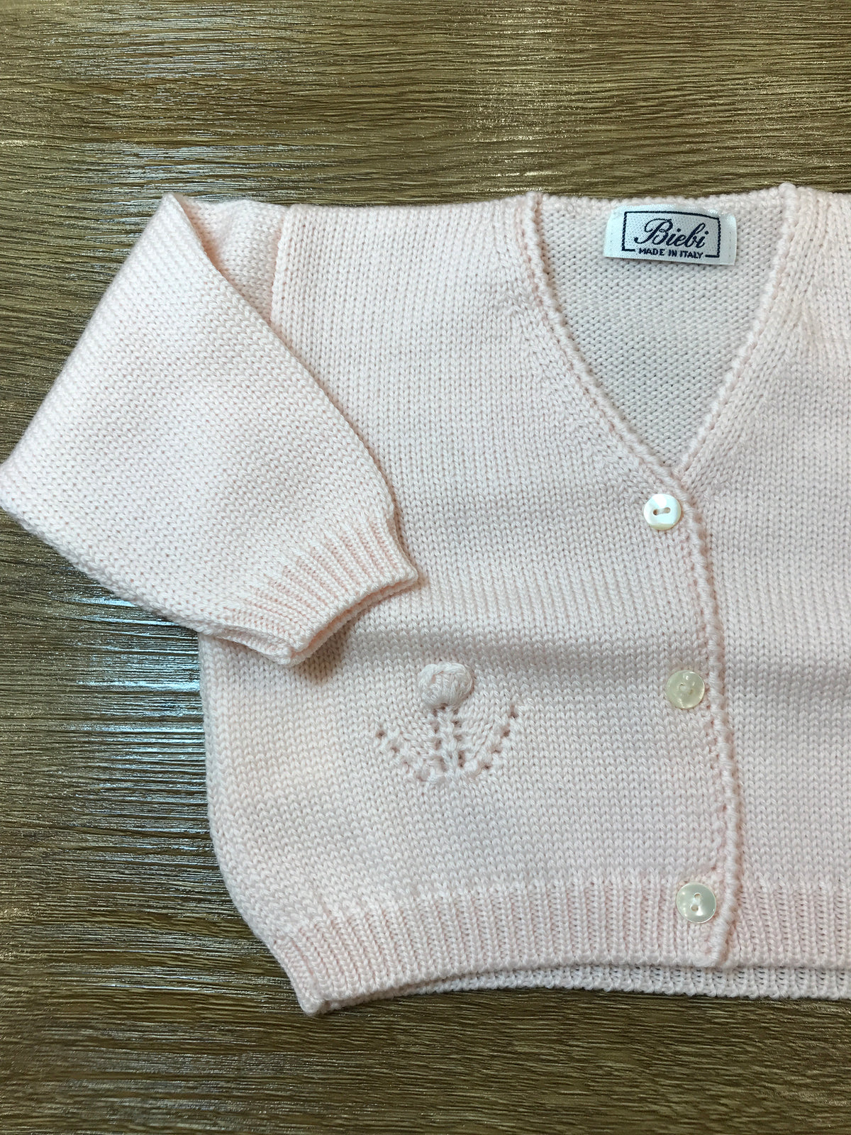 Cardigan Biebi in lana rosa con piccoli bottoncini e ricamo sul davanti