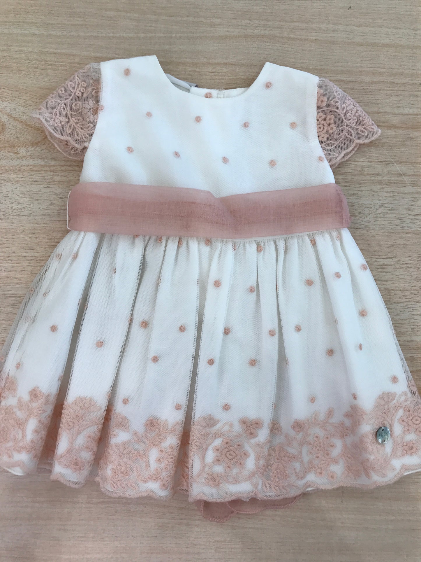Abito Paz Rodriguez mezza manica in tulle con fascia in vita con pois e pizzo in basso