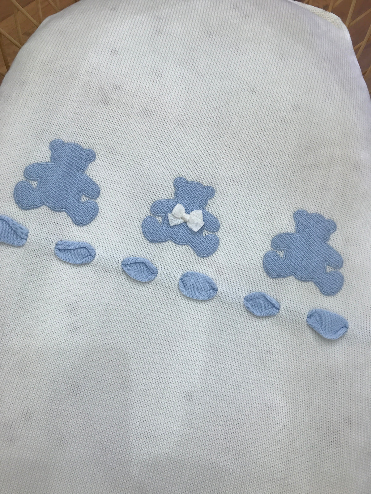 Coperta Baby Lord in lana panna con orsetti celesti e passanastro