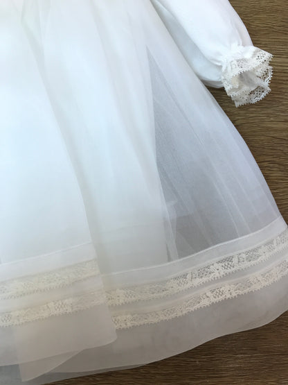 Abito Piccola Giuggiola in organza in seta panna manica lunga gonna con applicazione di valancienne corpetto lavorato con piccoli fiori e valancienne