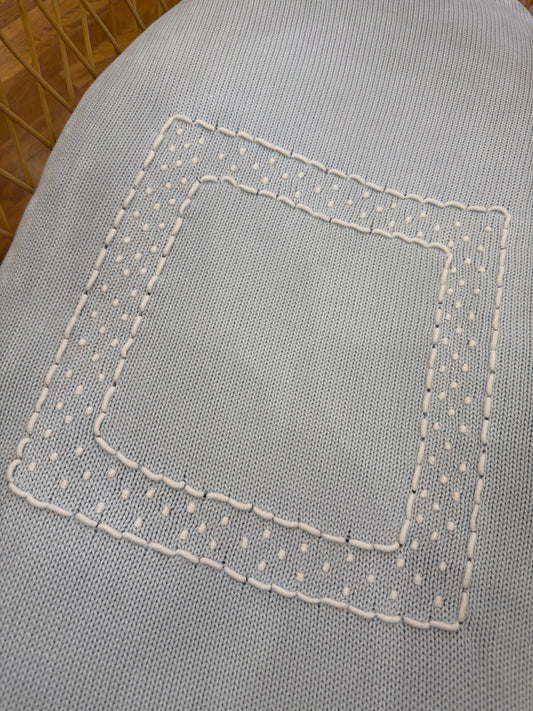 Coperta Colibrì in filo celeste con riquadro ricamato in bianco centrale e pois