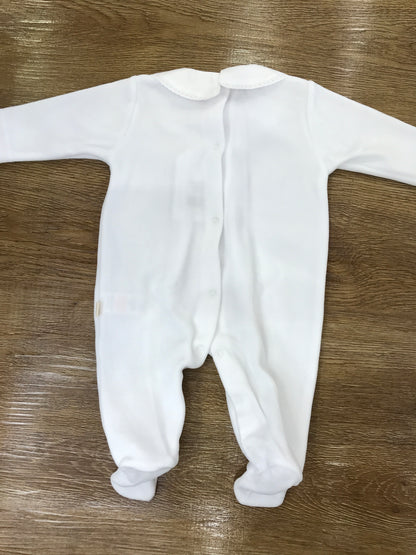 Tutina Baby Gi in ciniglia bianca intera con collo tondo smerlato bianco e fiocchetto bianco ricamato